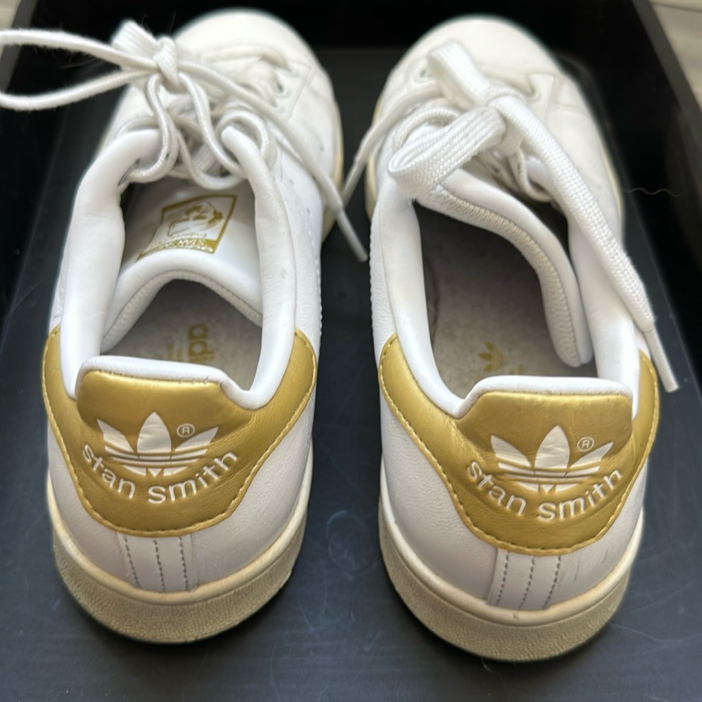 Adidas original Stan Smith size 6.5 women’s